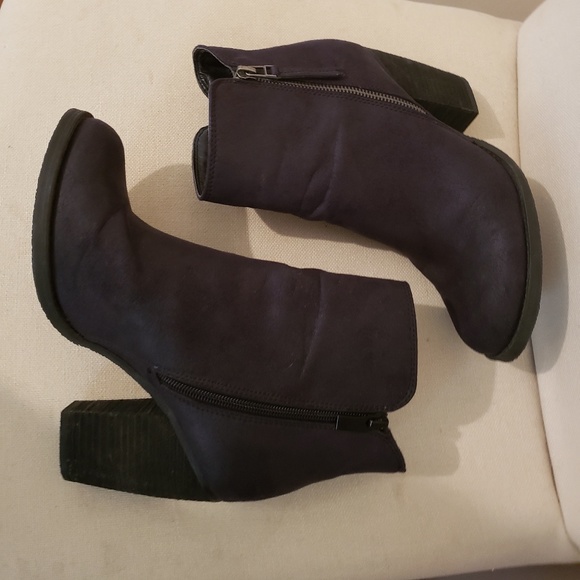Black Sbicca Vintage Collection Heeled Booties - Picture 2 of 4